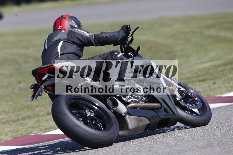 /Archiv-2025/49 26.08.2025 Cornu Master School ADR/blau-bleu/47